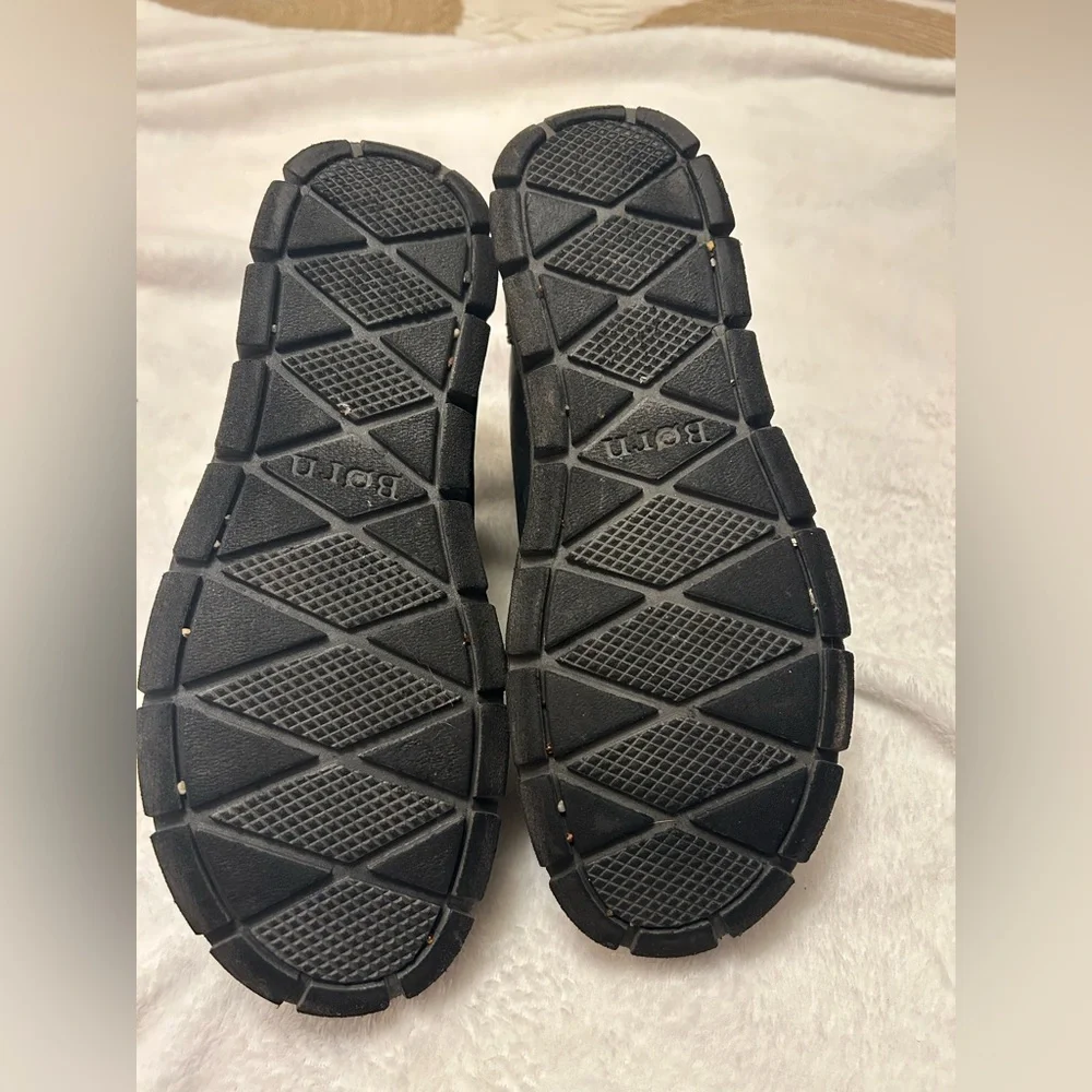 Born Men's Born Size 9 black Chukka Boots with Sturdy Leather
